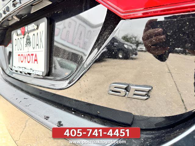 Used 2021 Toyota Camry SE FWD image 25