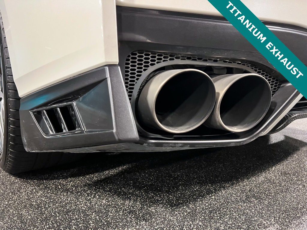 Used 2017 Nissan GT-R Premium image 19