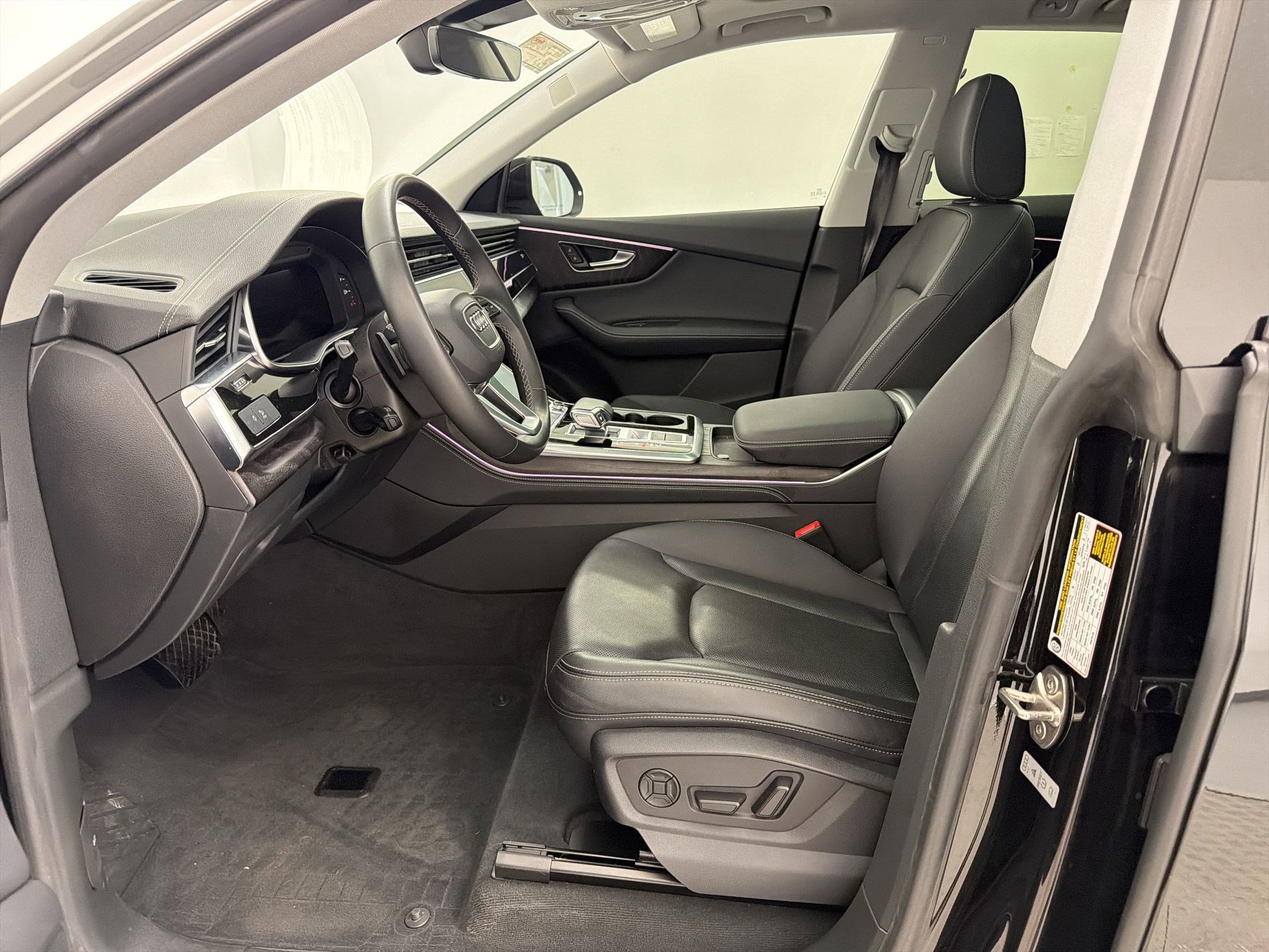 Used 2023 Audi Q8 Premium Plus w/ Premium Plus Package image 5