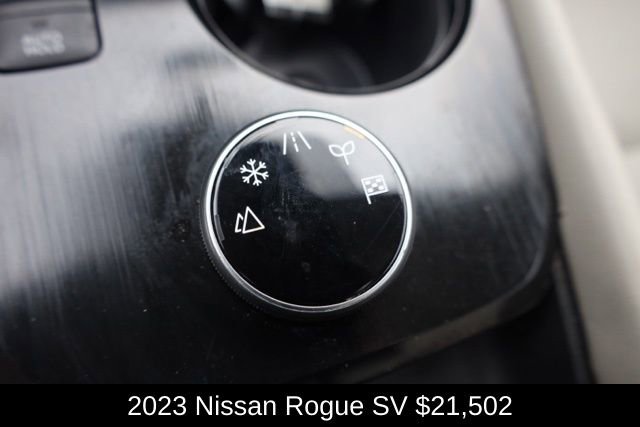 Used 2023 Nissan Rogue SV image 32