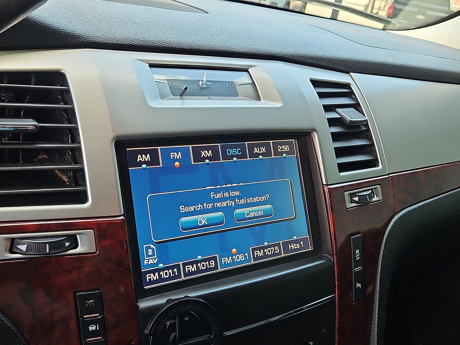 Used 2014 Cadillac Escalade Luxury RWD image 16