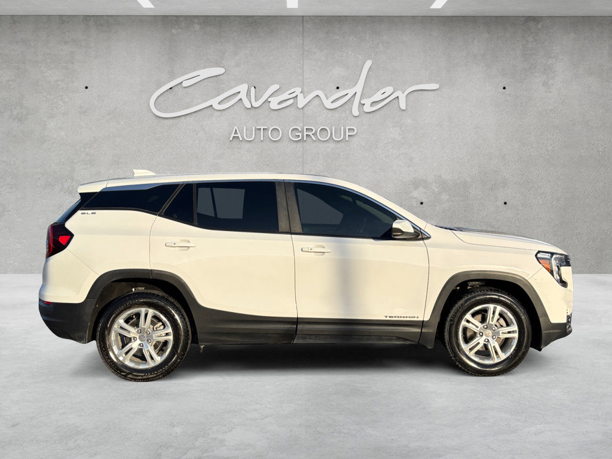 Used 2022 GMC Terrain SLE image 17