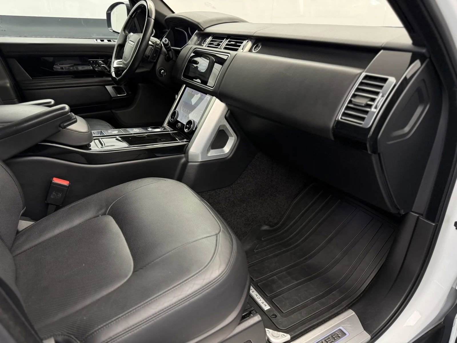 Used 2020 Land Rover Range Rover HSE image 31