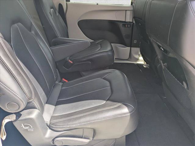 Used 2023 Chrysler Pacifica Touring-L FWD image 18