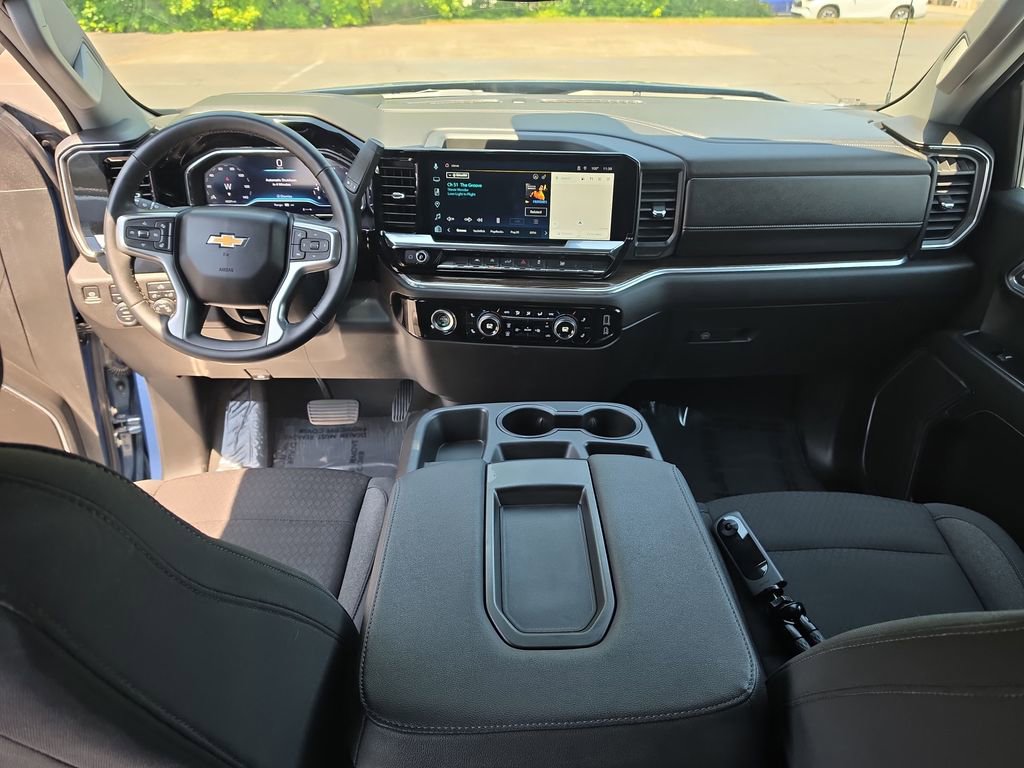 Used 2024 Chevrolet Silverado 1500 LT AWD/4WD image 18