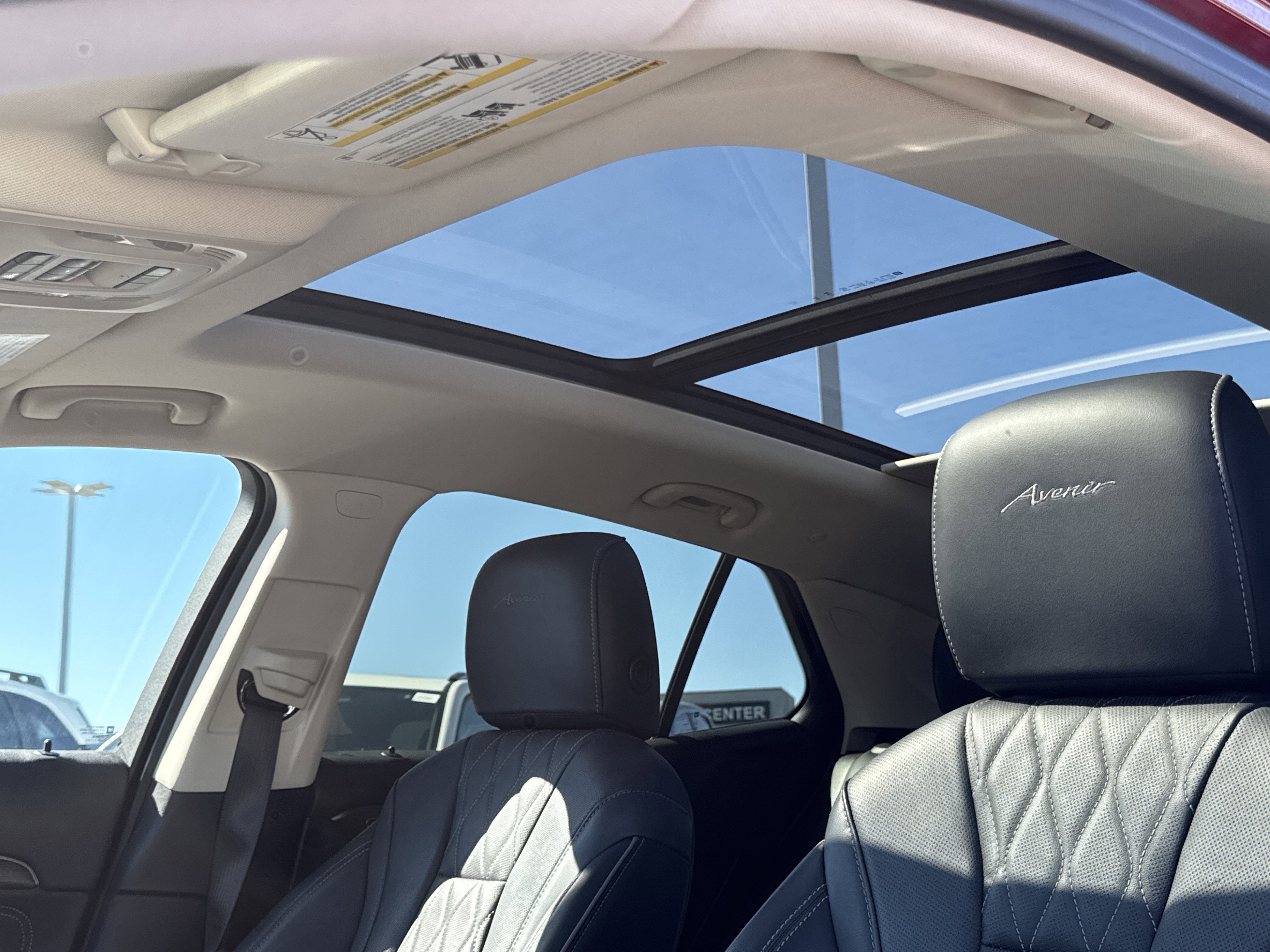 Used 2023 Buick Envision Avenir image 25