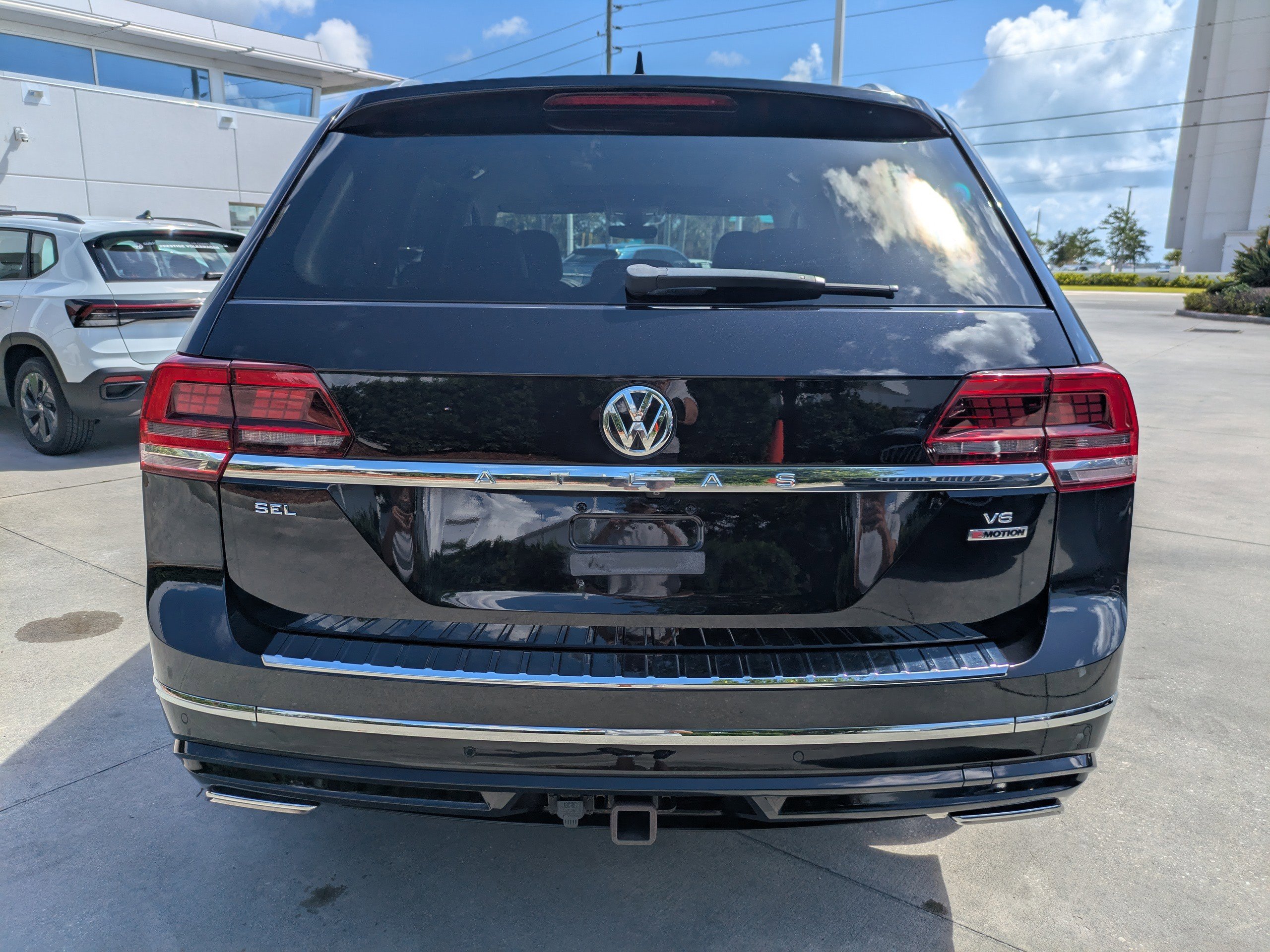 Used 2019 Volkswagen Atlas SEL R-Line AWD/4WD image 5