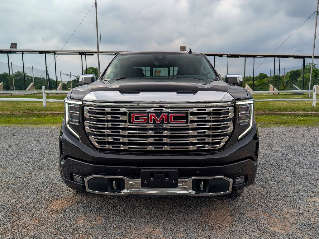 Used 2023 GMC Sierra 1500 Denali w/ Denali Reserve Package AWD/4WD image 2