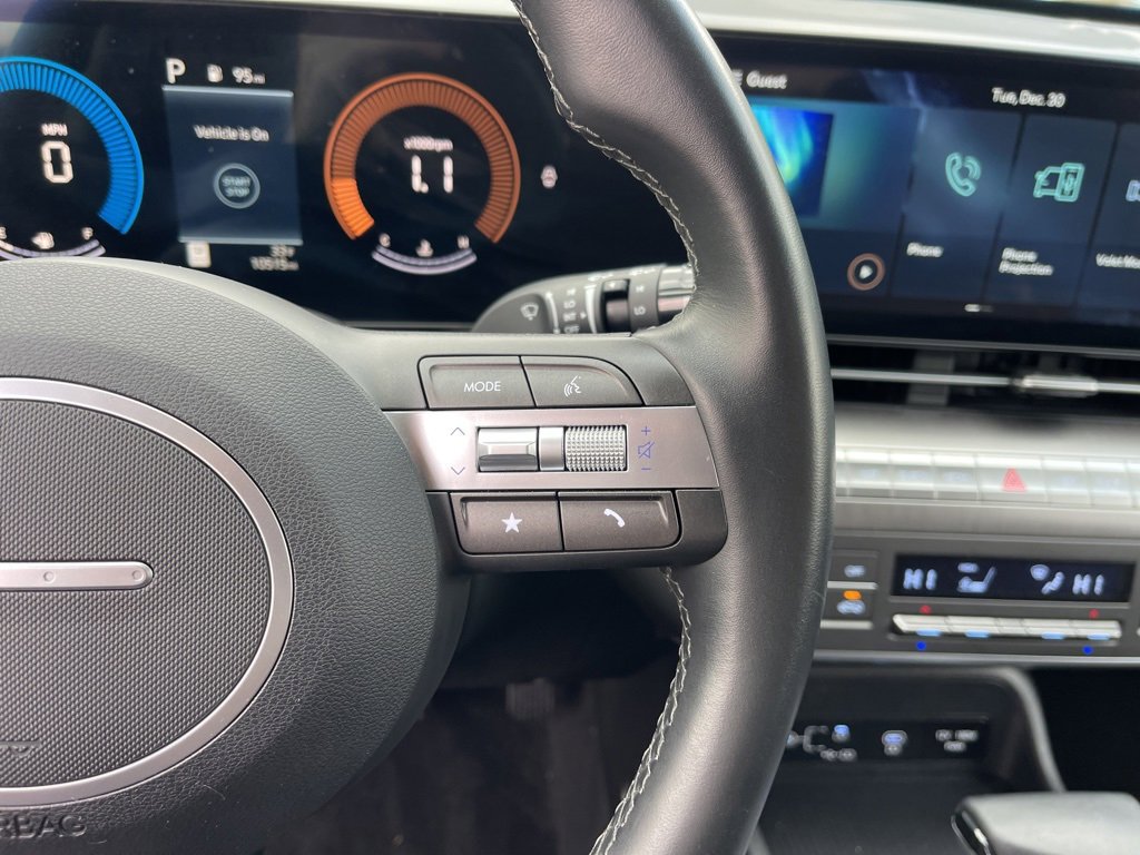 Certified 2025 Hyundai Kona SEL image 17