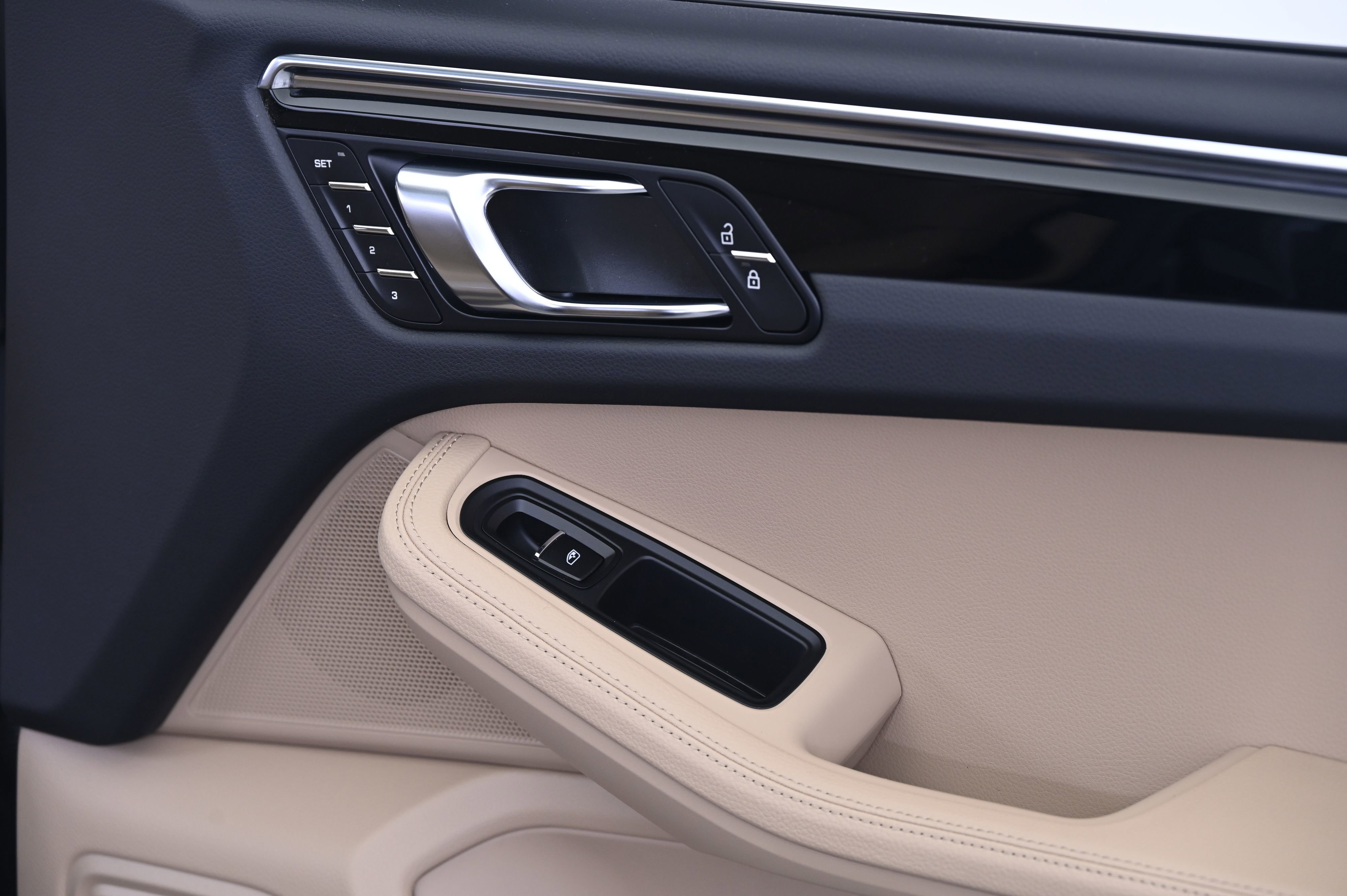 Certified 2025 Porsche Macan image 21