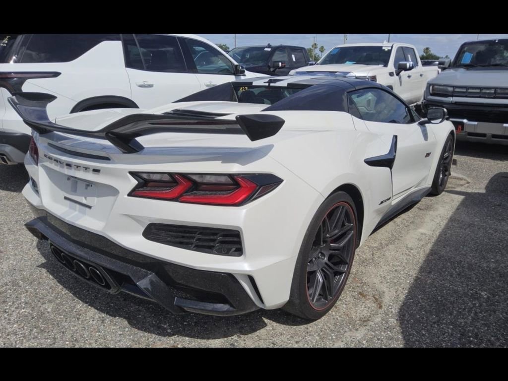 Used 2023 Chevrolet Corvette Z06 w/ Z07 Performance Package RWD image 9
