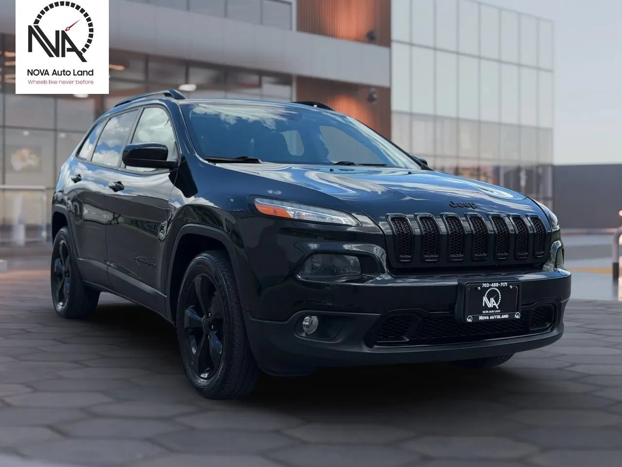 Used 2016 Jeep Cherokee Latitude w/ Comfort/Convenience Group AWD/4WD image 3