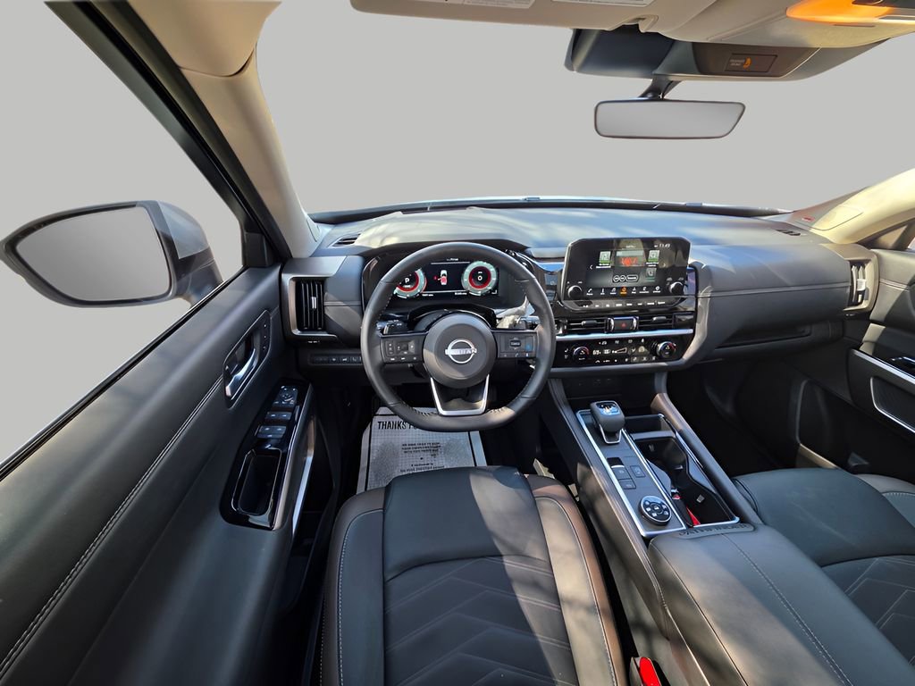 Used 2025 Nissan Pathfinder Platinum w/ Cargo Package image 16