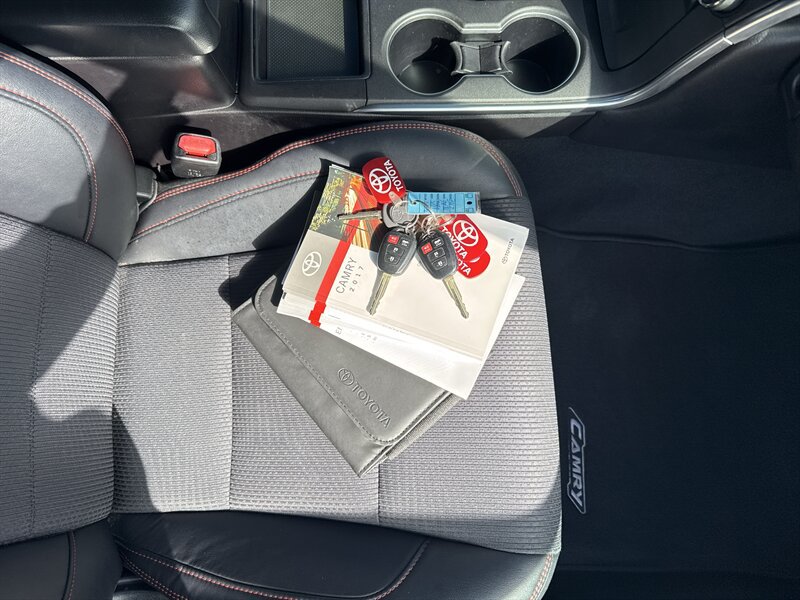 Used 2017 Toyota Camry SE w/ Protection Package (Q2) FWD image 35