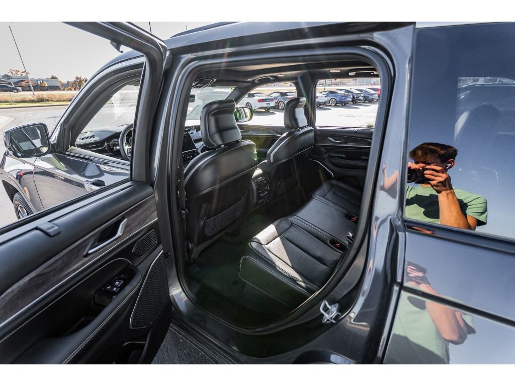 Used 2023 Jeep Grand Cherokee Overland w/ Adv Protech Group III image 24