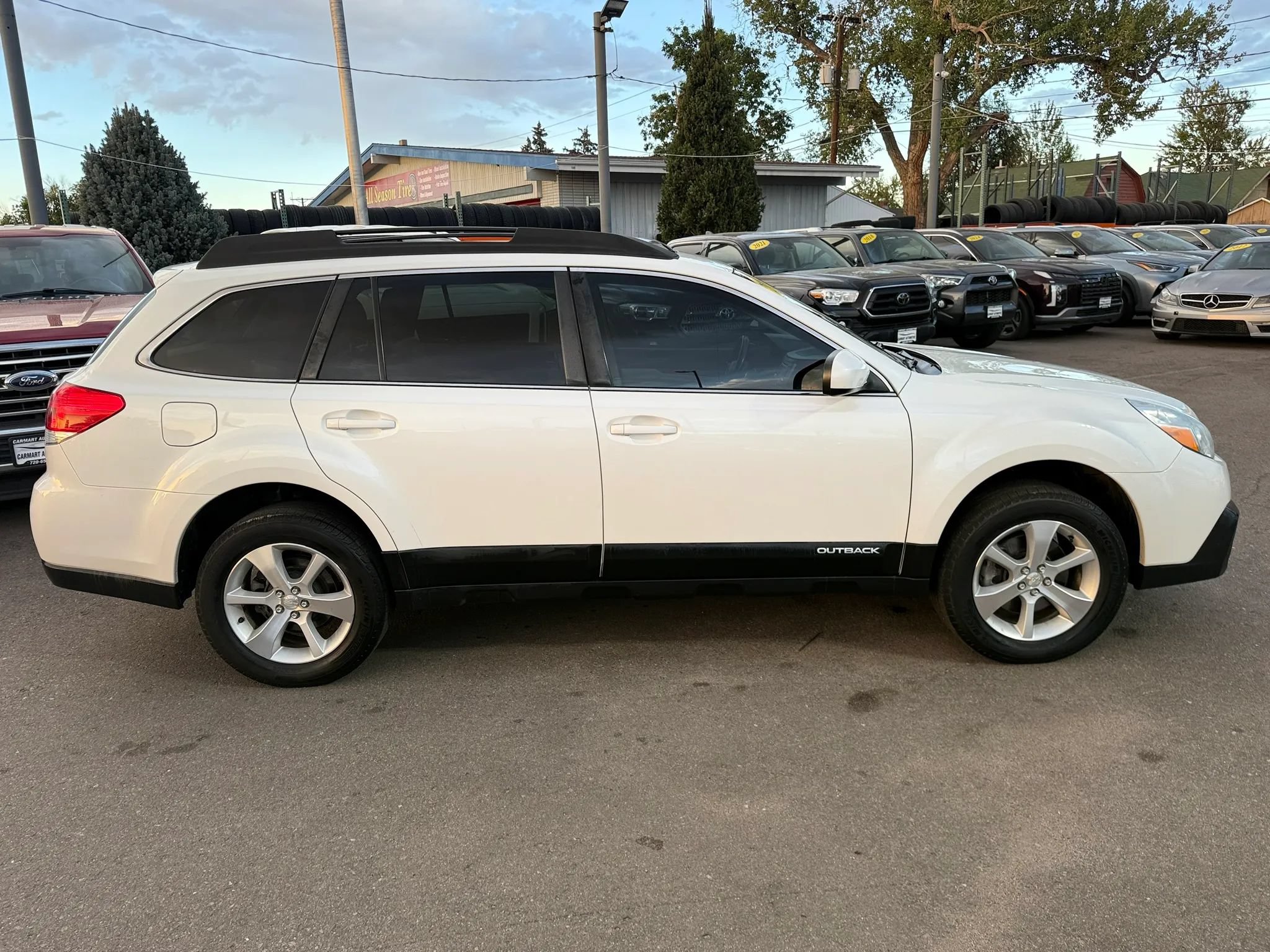 Used 2013 Subaru Outback 3.6R Limited w/ Moonroof Pkg AWD/4WD image 10
