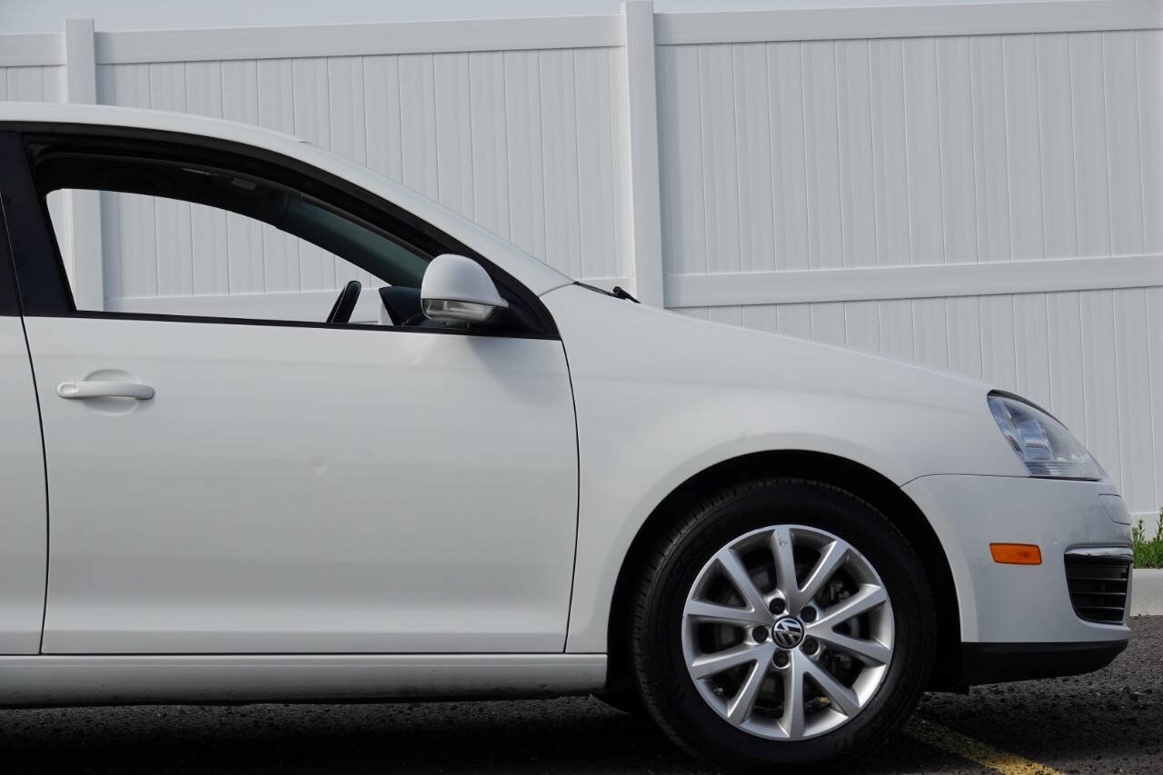 Used 2010 Volkswagen Jetta Limited Edition FWD image 28