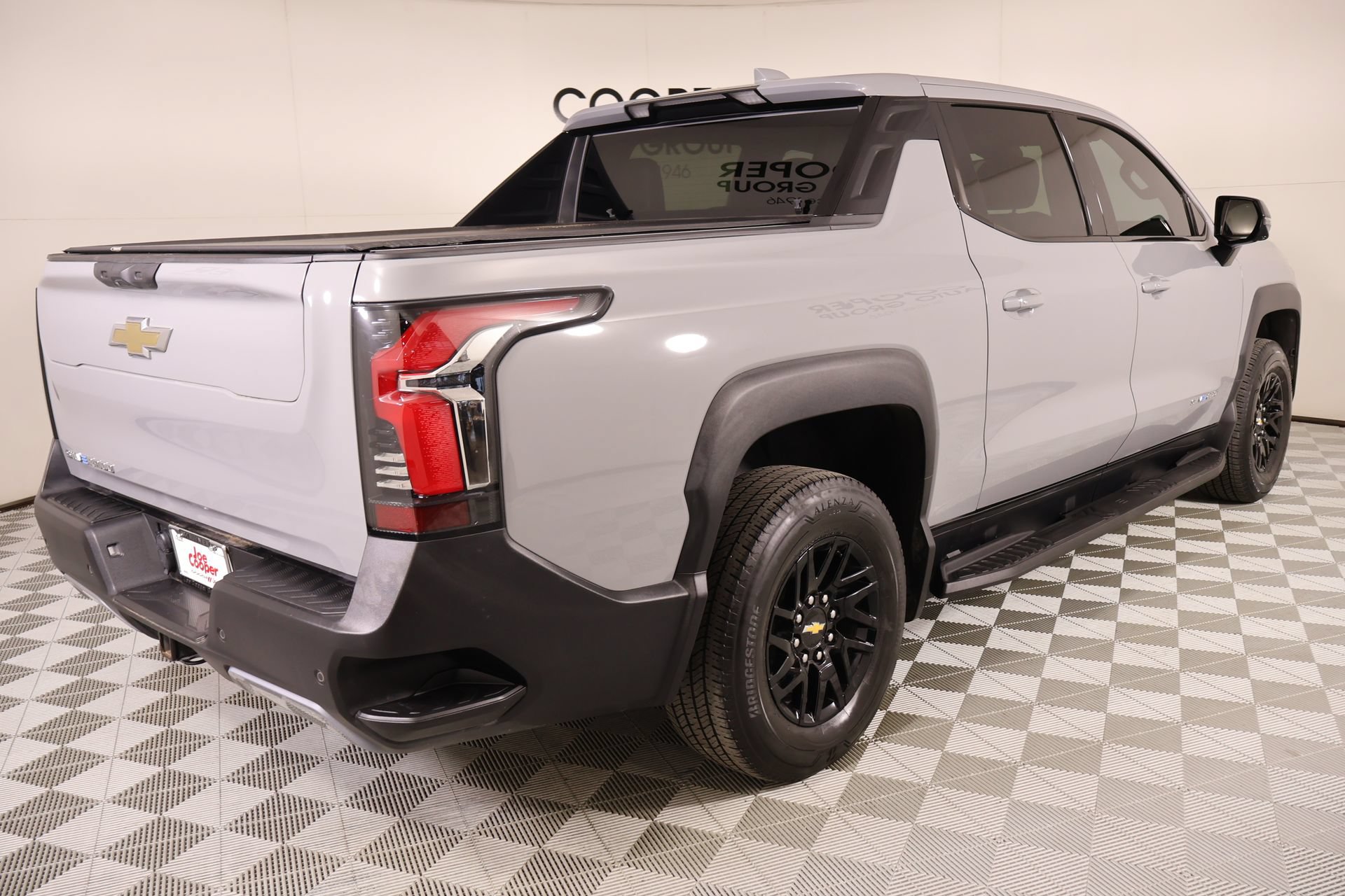 Used 2025 Chevrolet Silverado EV LT AWD/4WD image 22