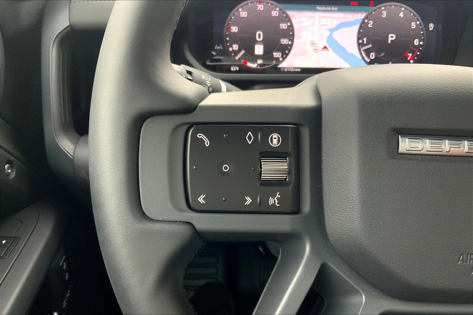 Used 2025 Land Rover Defender 110 X-Dynamic SE image 23