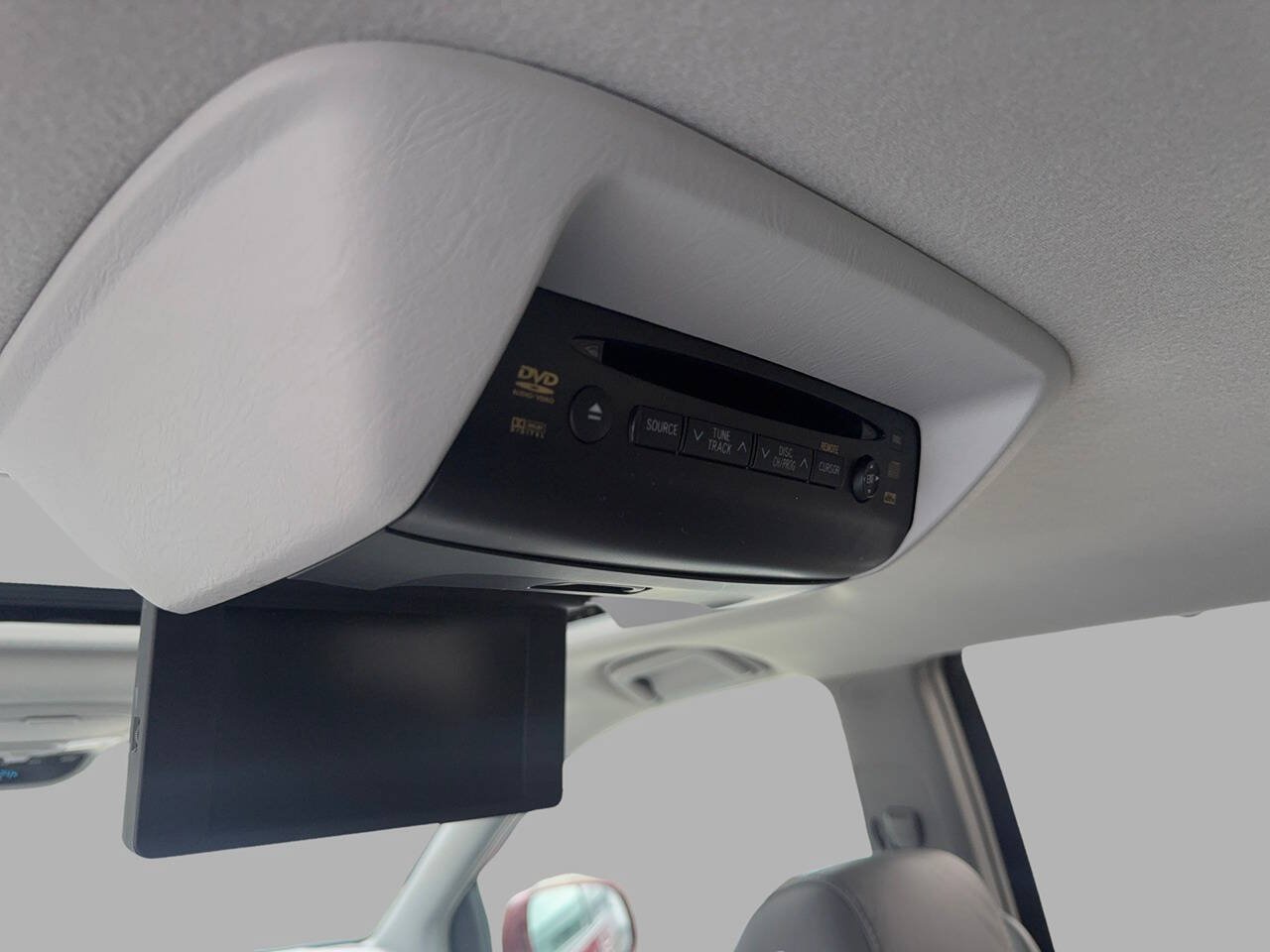 Used 2004 Toyota Sienna XLE w/ XLE Pkg 19 FWD image 28