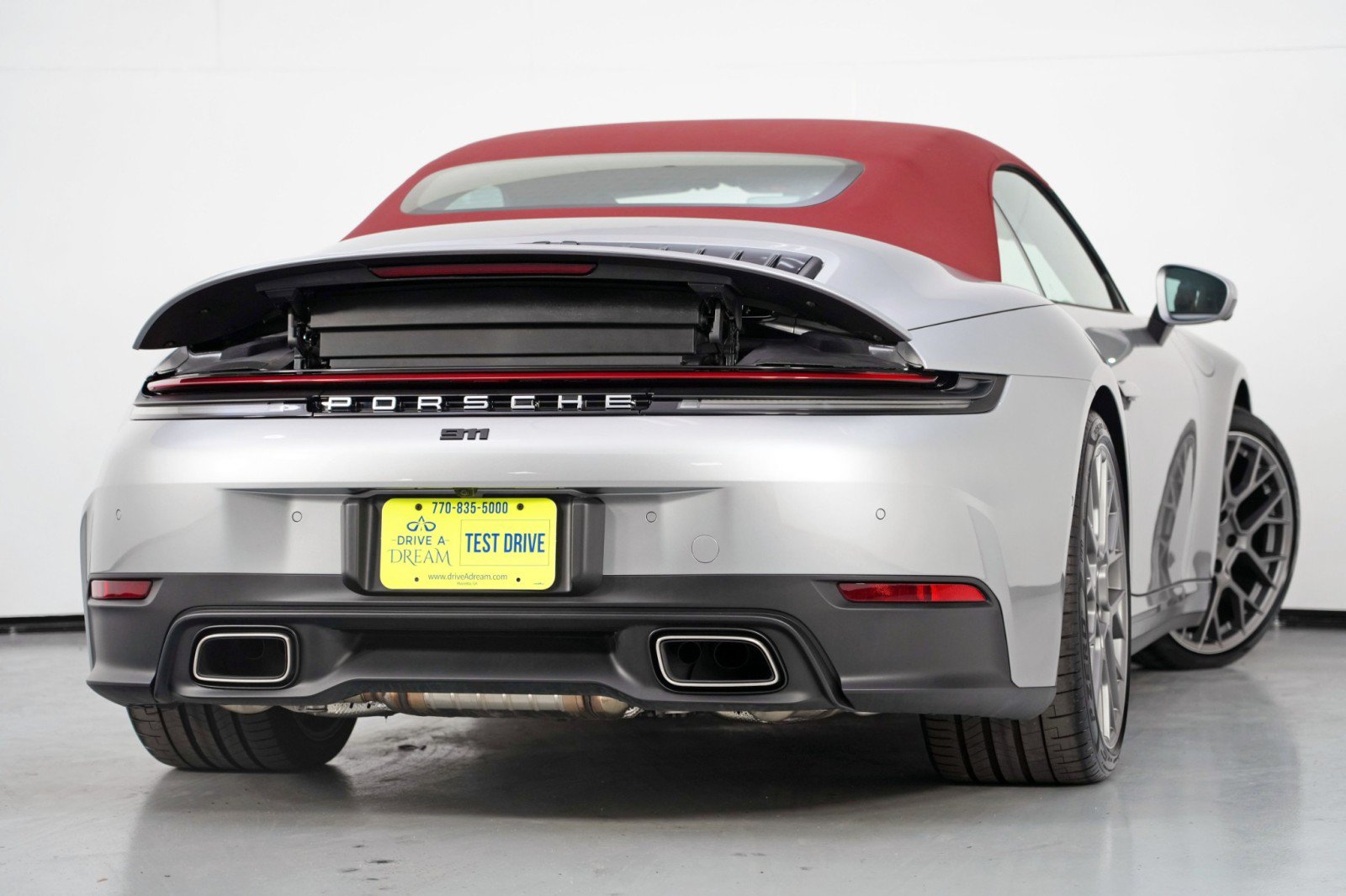 Used 2025 Porsche 911 Carrera RWD image 5