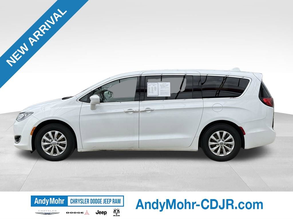 Used 2018 Chrysler Pacifica Touring Plus FWD image 4