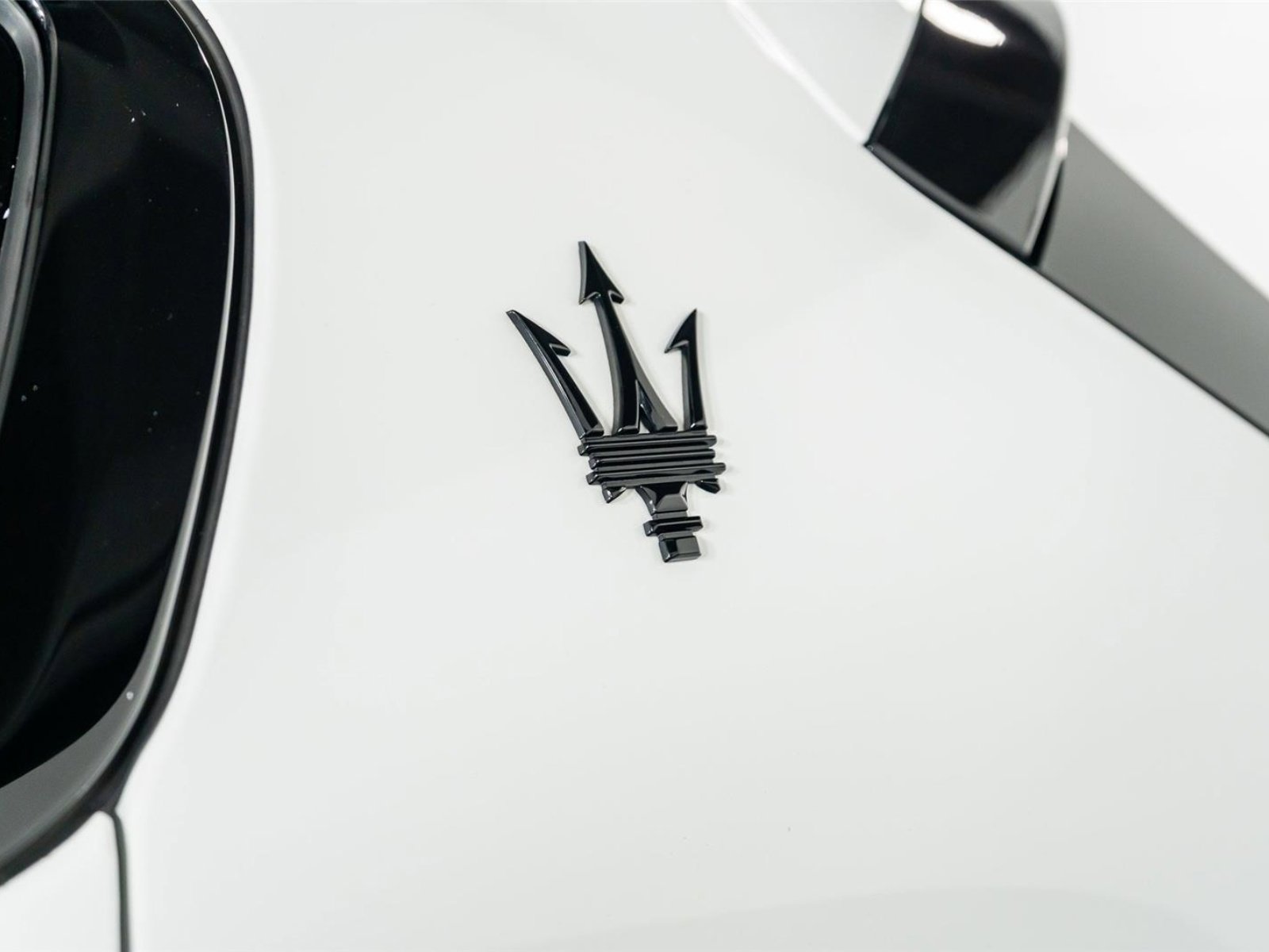 Used 2024 Maserati Grecale Modena AWD/4WD image 28