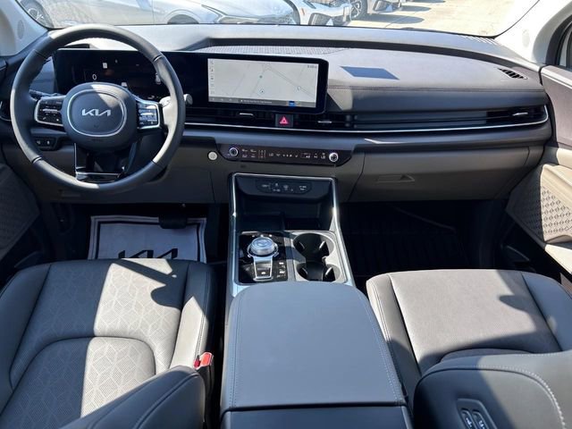 New 2025 Kia Carnival SX FWD image 11