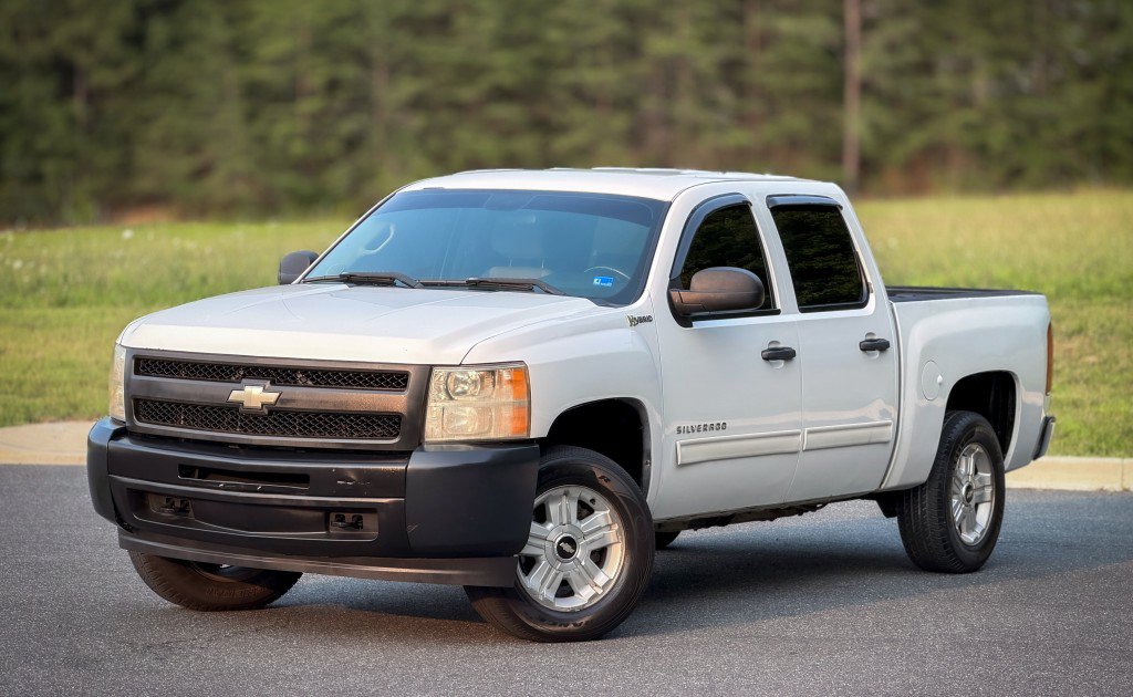 Used 2010 Chevrolet Silverado 1500 4x4 Crew Cab Hybrid image 2