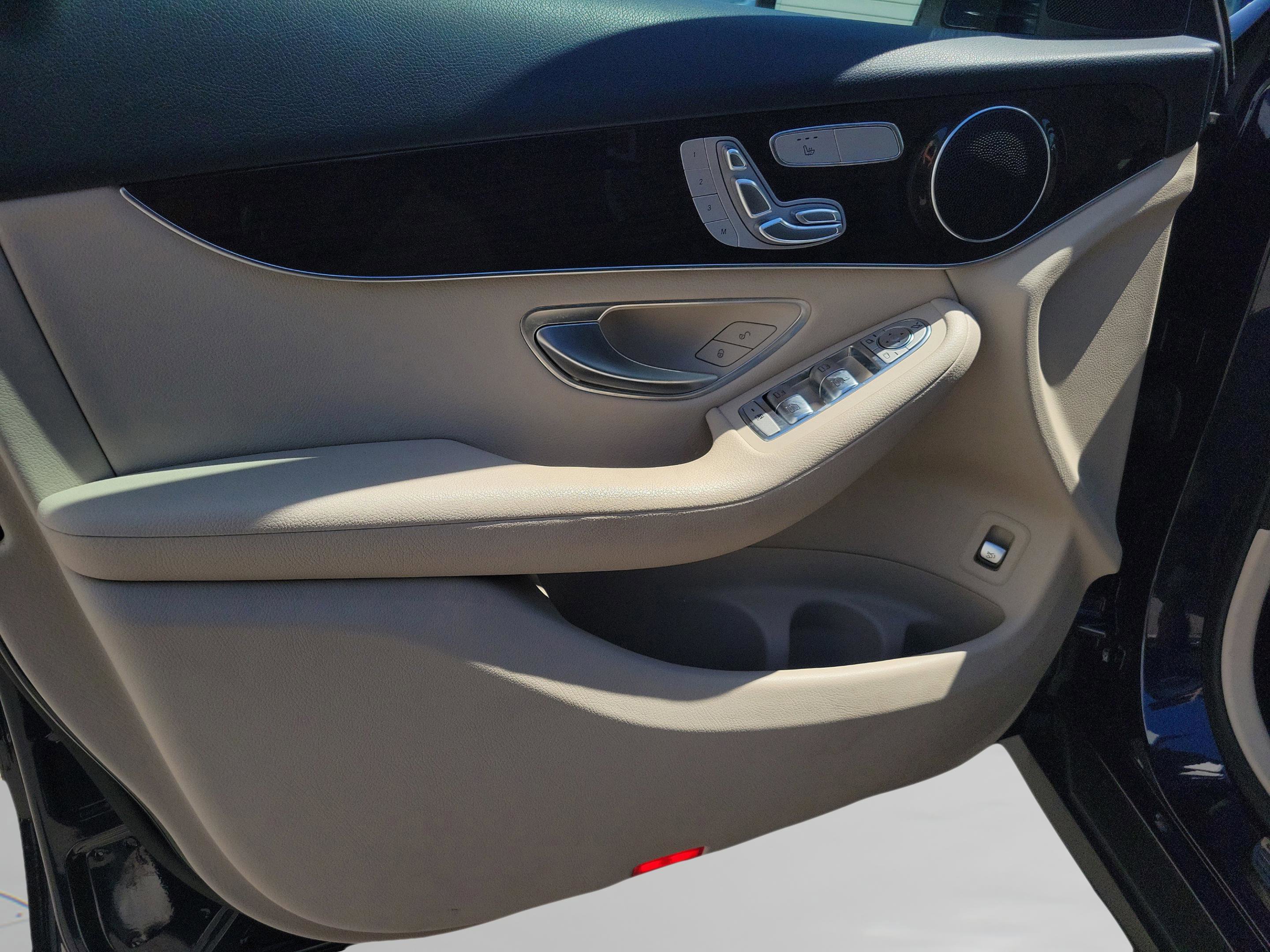 Certified 2022 Mercedes-Benz GLC 300 image 19
