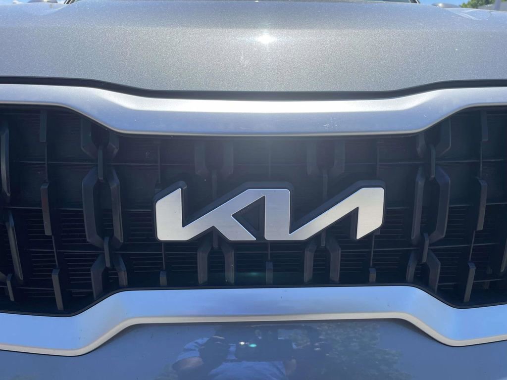 Used 2023 Kia Telluride EX w/ EX Captain's Chair Package FWD image 7
