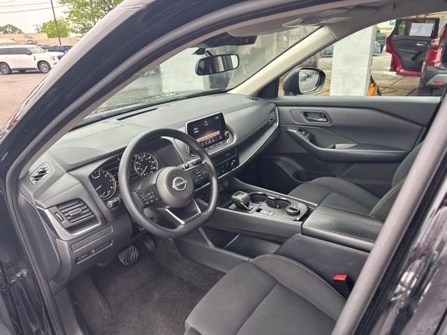 Used 2024 Nissan Rogue S AWD/4WD image 9