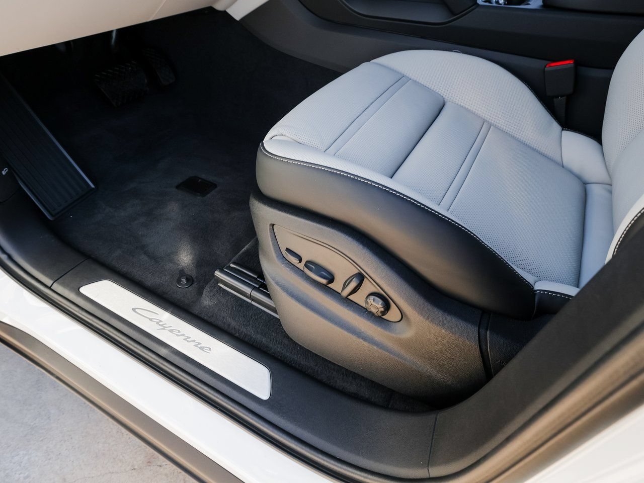 Certified 2026 Porsche Cayenne Coupe AWD/4WD image 14