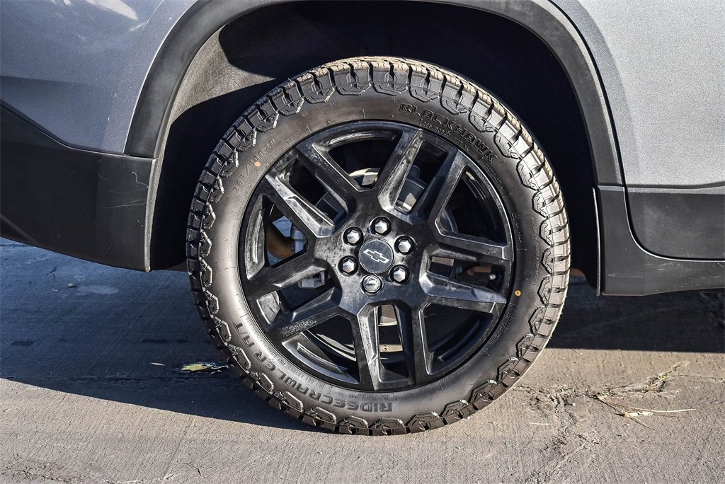 Used 2020 Chevrolet Traverse LT image 11