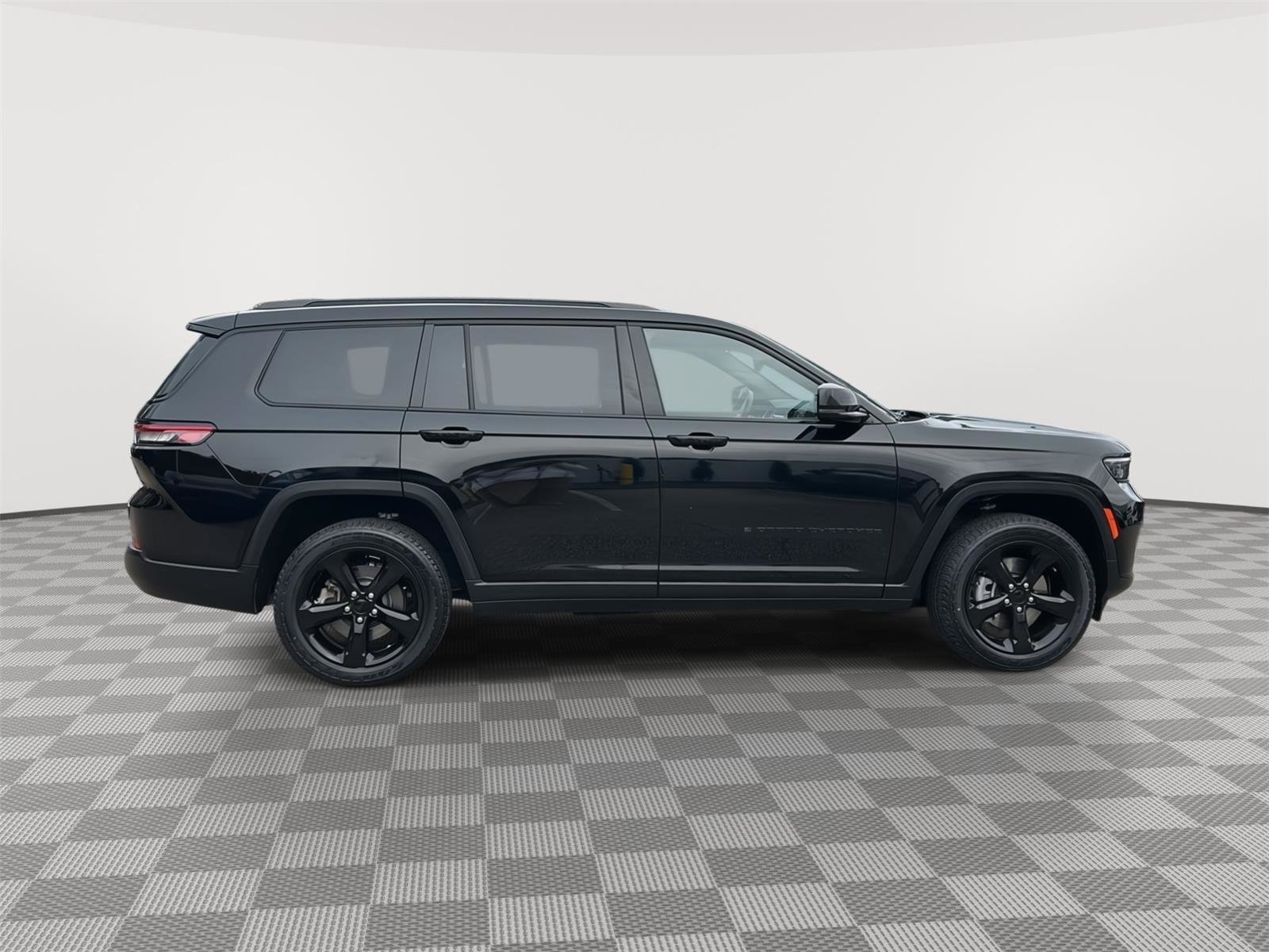 Used 2023 Jeep Grand Cherokee L Laredo image 6
