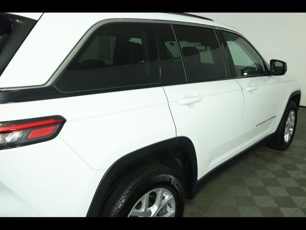 Used 2024 Jeep Grand Cherokee Limited image 19