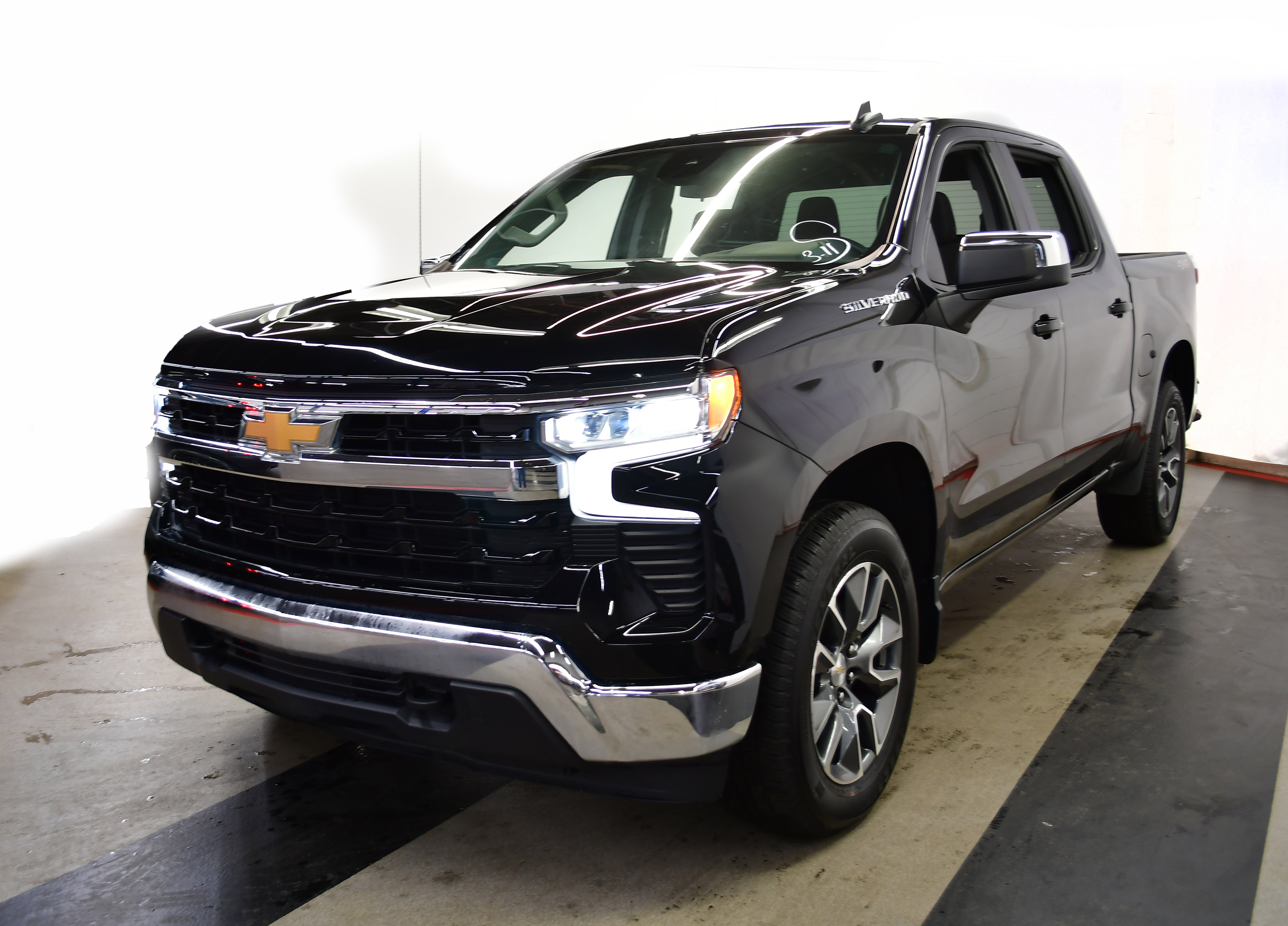 Used 2023 RAM 1500 Classic SLT w/ Trailer & Traction Group image 4