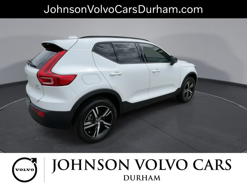 New 2026 Volvo XC40 B4 Core w/ Climate Package FWD image 8