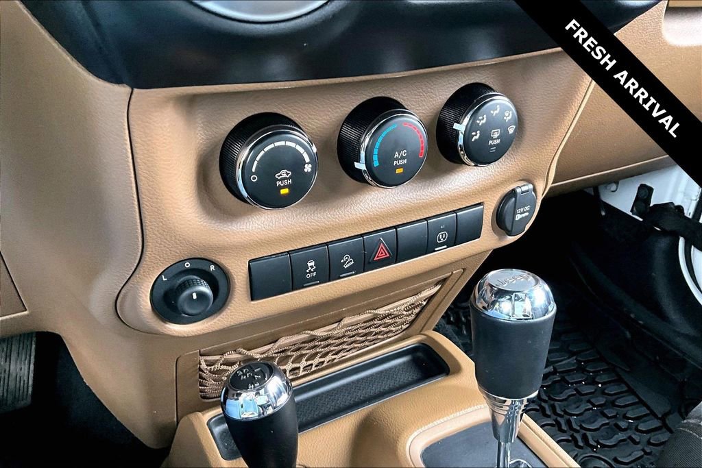 Used 2016 Jeep Wrangler Unlimited Sahara image 14