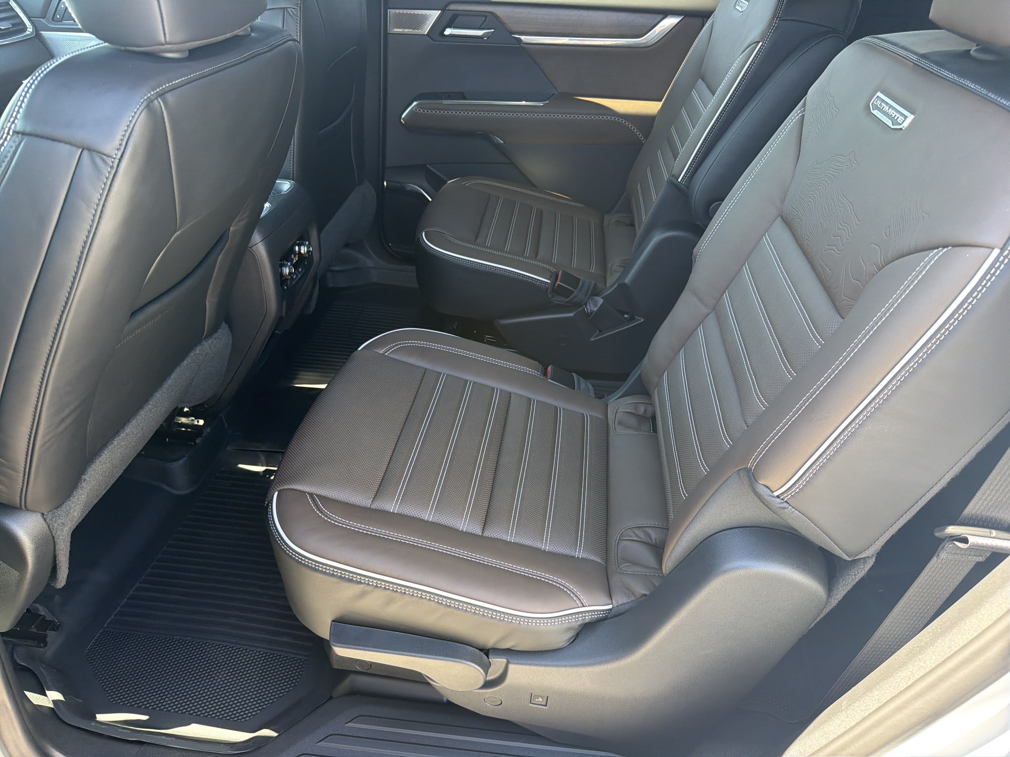 New 2027 GMC Acadia Denali Ultimate w/ LPO, Floor Liner Package AWD/4WD image 22