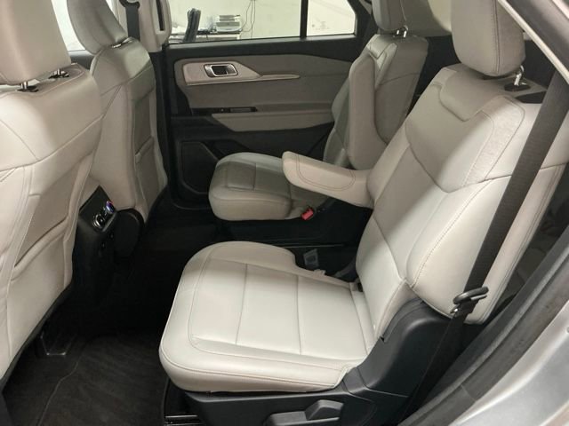 Used 2025 Ford Explorer Active w/ Active Comfort Package RWD image 12