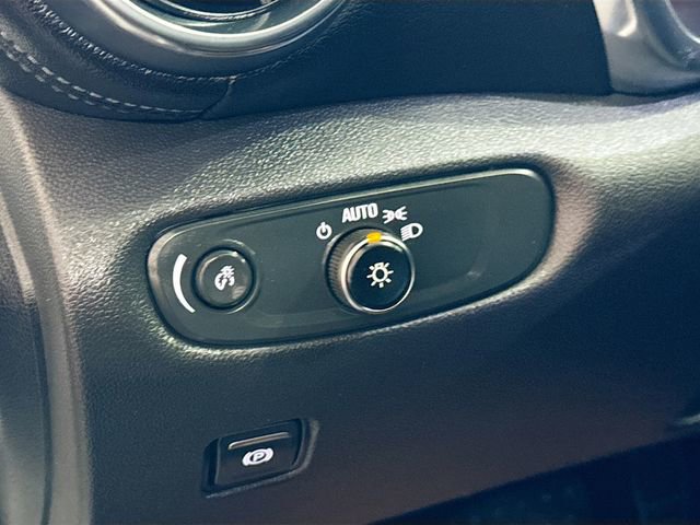 Used 2019 Chevrolet Blazer LT FWD image 11