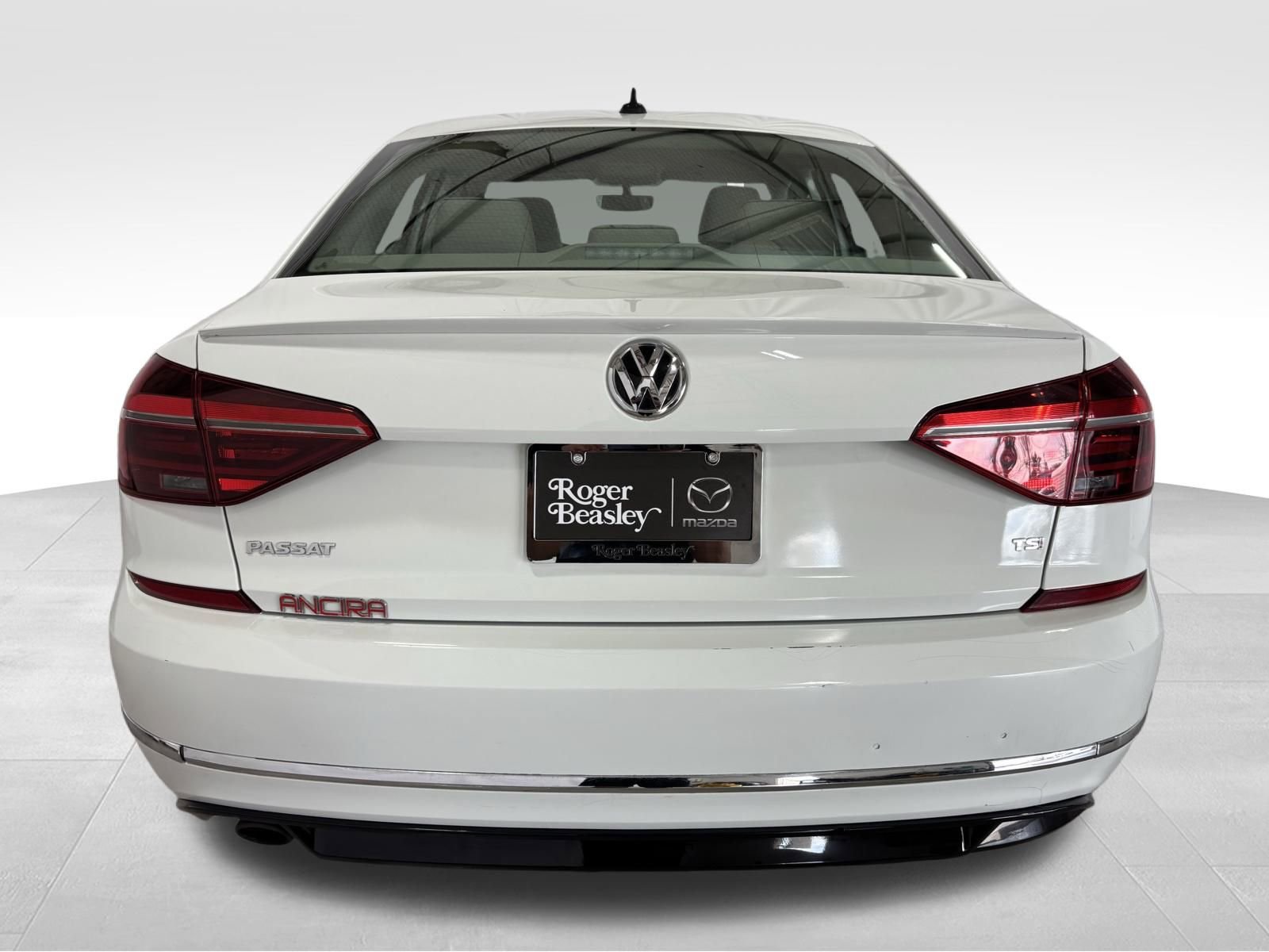 Used 2018 Volkswagen Passat 2.0T R-Line w/ R-Line Lighting Package image 6