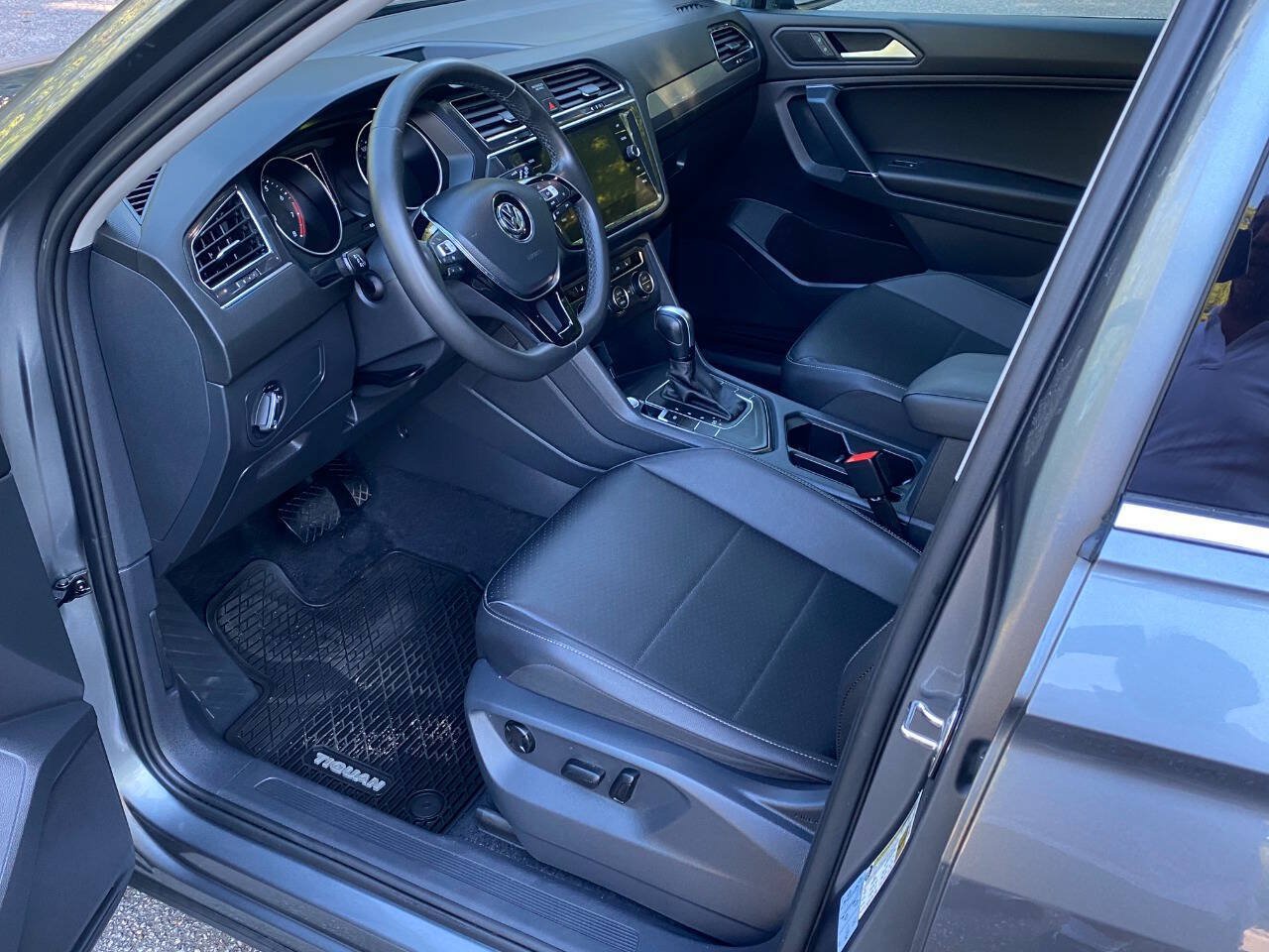 Used 2020 Volkswagen Tiguan SE FWD image 11