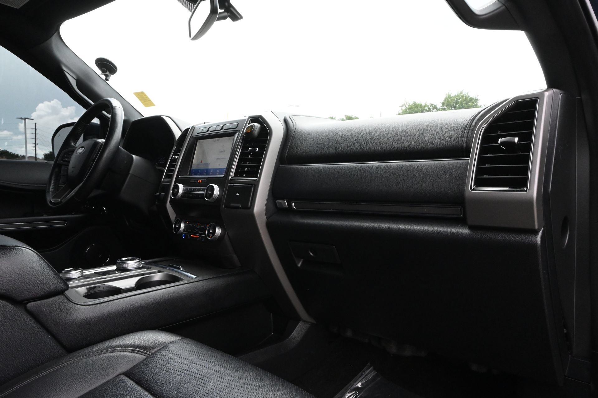 Used 2020 Ford Expedition XLT w/ Equipment Group 202A AWD/4WD image 26