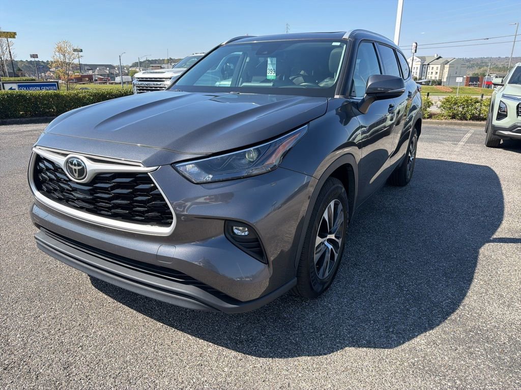 Used 2022 Toyota Highlander XLE image 1