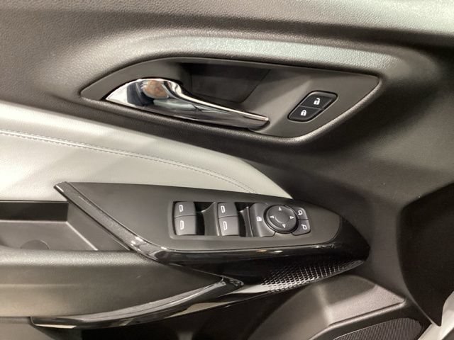 Used 2025 Chevrolet Trax LT FWD image 17