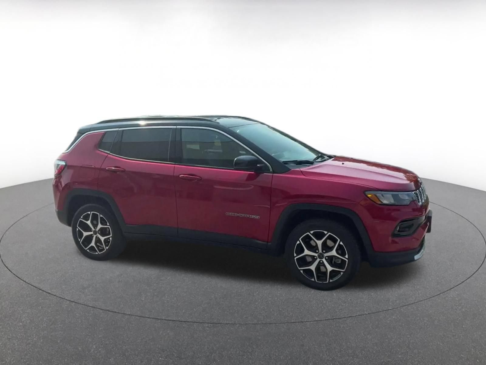 Used 2025 Jeep Compass Limited AWD/4WD image 2