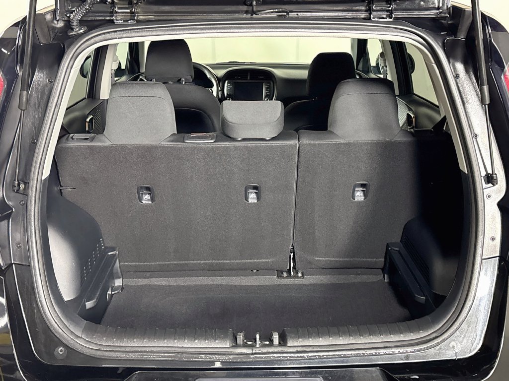 Used 2024 Kia Soul LX w/ Option Group 015 FWD image 20