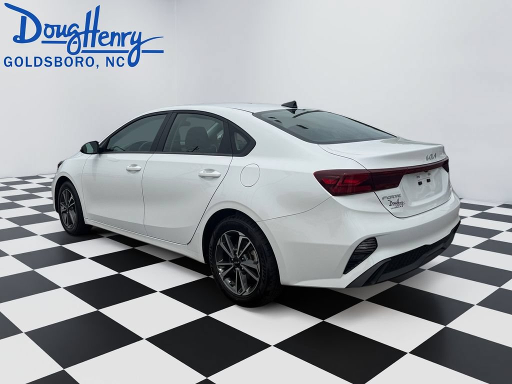 Used 2024 Kia Forte LXS FWD image 3